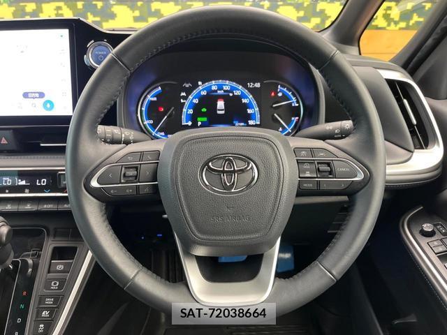 Toyota VOXY 2023-07 8361736-10