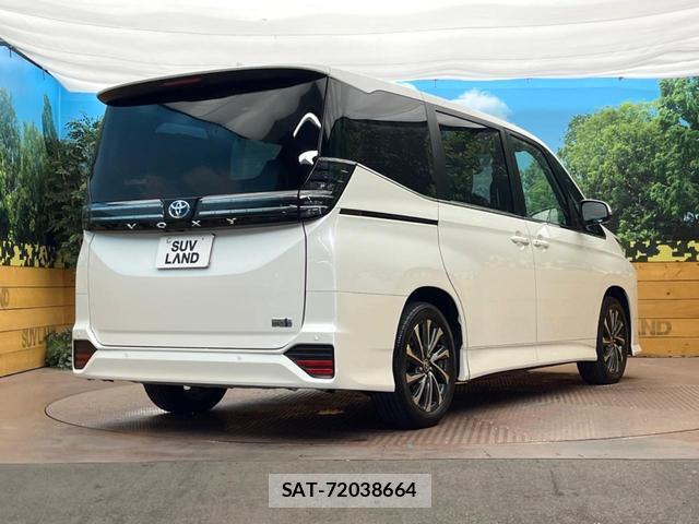 Toyota VOXY 2023-07 8361736-16