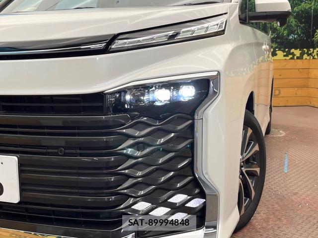 Toyota VOXY 2022-12 8361738-12