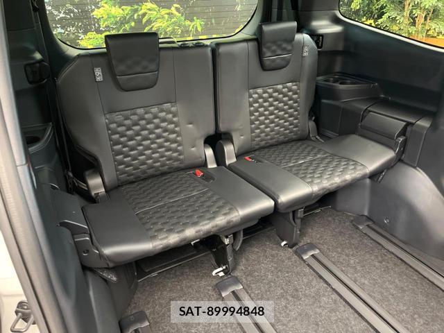 Toyota VOXY 2022-12 8361738-9