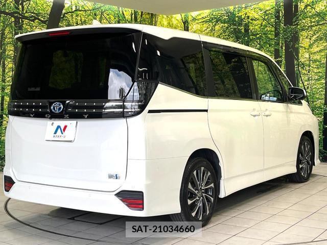 Toyota VOXY 2022-04 8361838-16