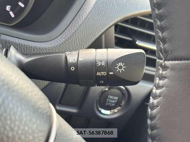 Toyota VOXY 2015-09 8361851-11