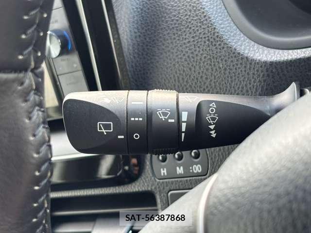 Toyota VOXY 2015-09 8361851-6