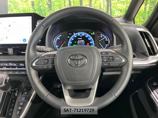 Toyota VOXY 2023-09 8361883-11