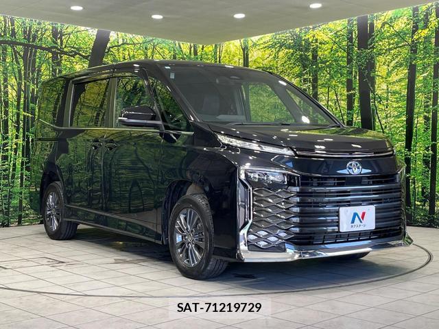Toyota VOXY 2023-09 8361883-16