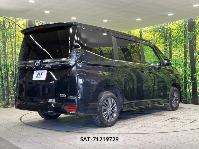 Toyota VOXY 2023-09 8361883-17