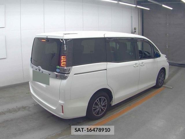 Toyota VOXY 2018-02 8361954-1
