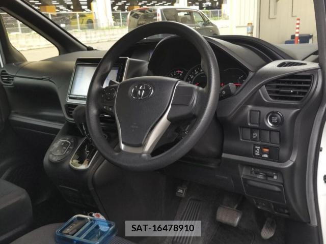 Toyota VOXY 2018-02 8361954-2