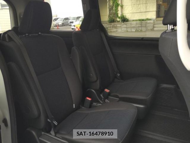 Toyota VOXY 2018-02 8361954-3