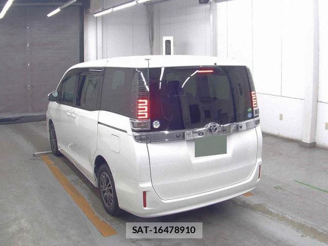 Toyota VOXY 2018-02 8361954-5