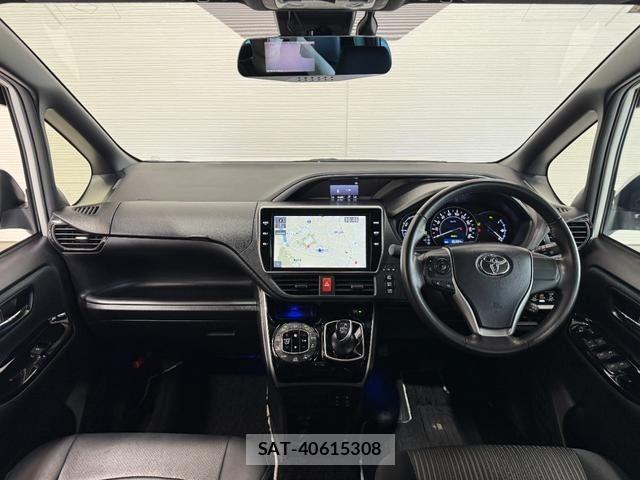 Toyota VOXY 2019-05 8361968-1