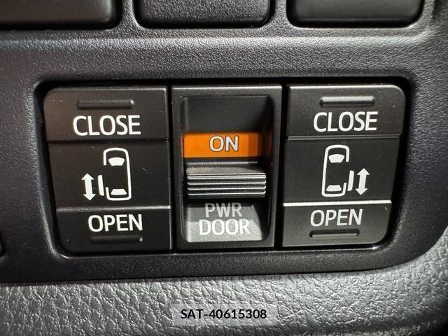 Toyota VOXY 2019-05 8361968-16