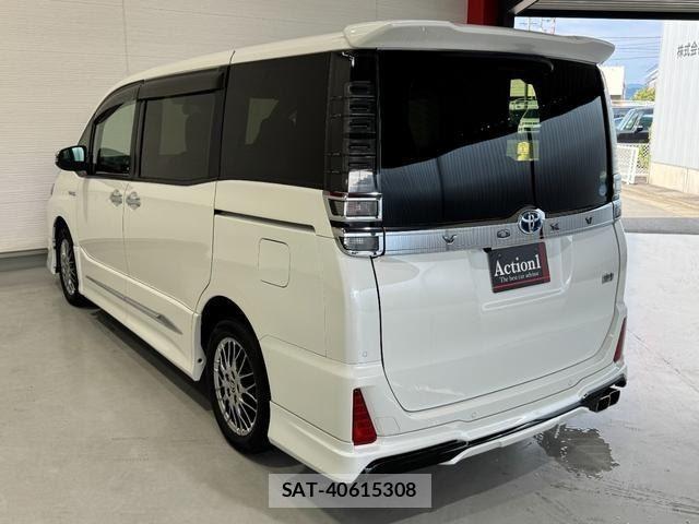 Toyota VOXY 2019-05 8361968-3