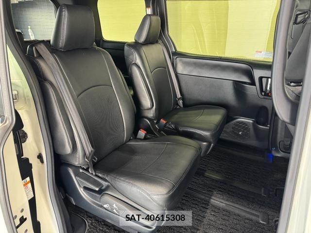 Toyota VOXY 2019-05 8361968-8