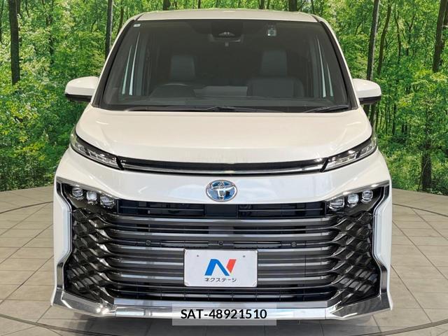 Toyota VOXY 2024-04 8361980-14