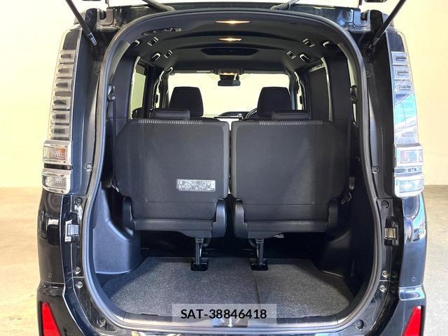 Toyota VOXY 2019-06 8362001-10
