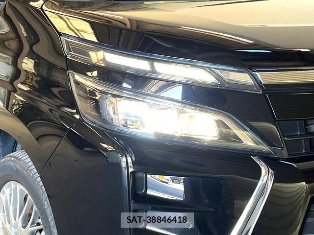 Toyota VOXY 2019-06 8362001-13