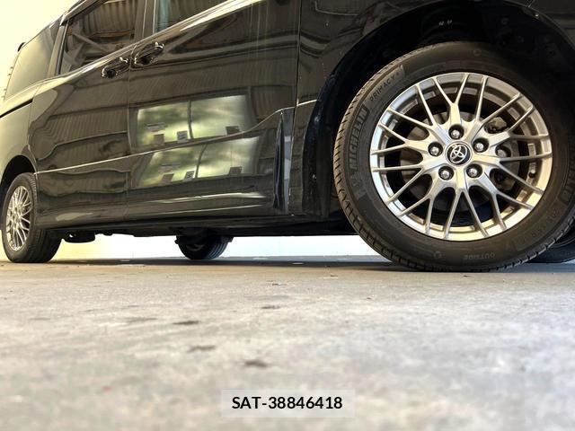 Toyota VOXY 2019-06 8362001-14