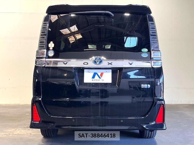 Toyota VOXY 2019-06 8362001-16