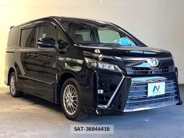 Toyota VOXY 2019-06 8362001-17