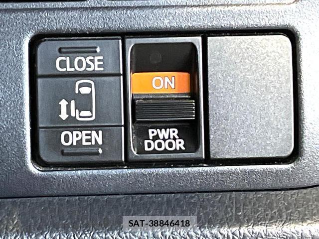 Toyota VOXY 2019-06 8362001-4
