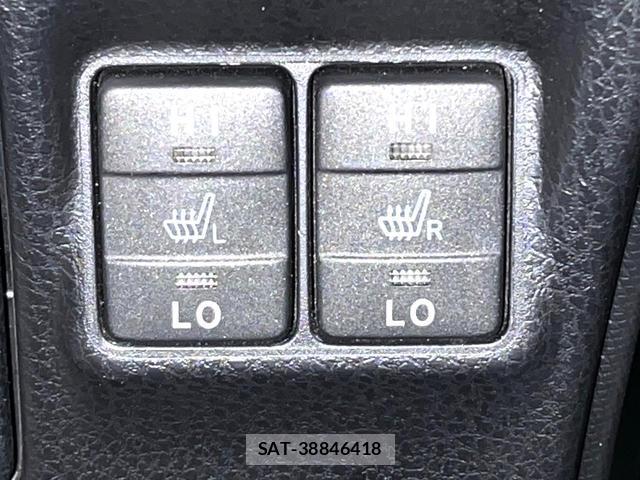Toyota VOXY 2019-06 8362001-5