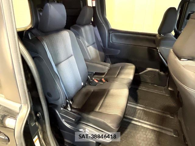 Toyota VOXY 2019-06 8362001-8