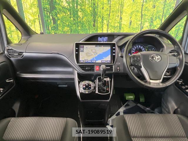 Toyota VOXY 2018-06 8362043-1