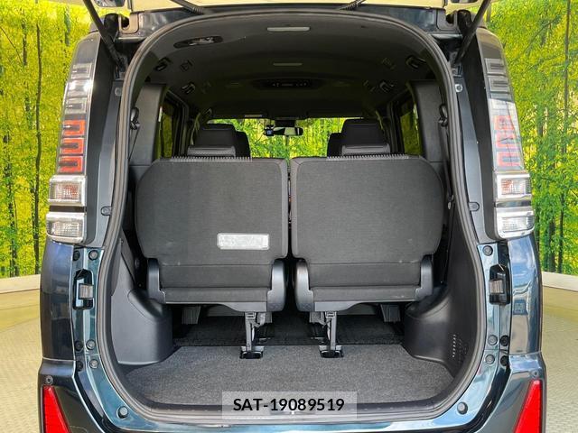 Toyota VOXY 2018-06 8362043-10