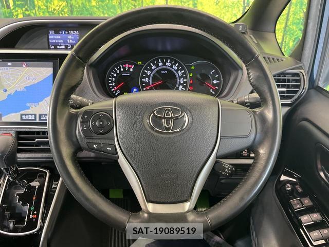 Toyota VOXY 2018-06 8362043-11