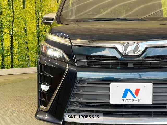 Toyota VOXY 2018-06 8362043-12