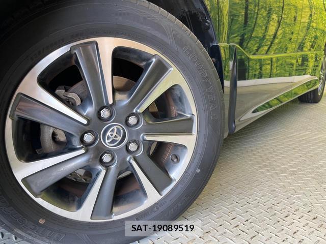 Toyota VOXY 2018-06 8362043-13