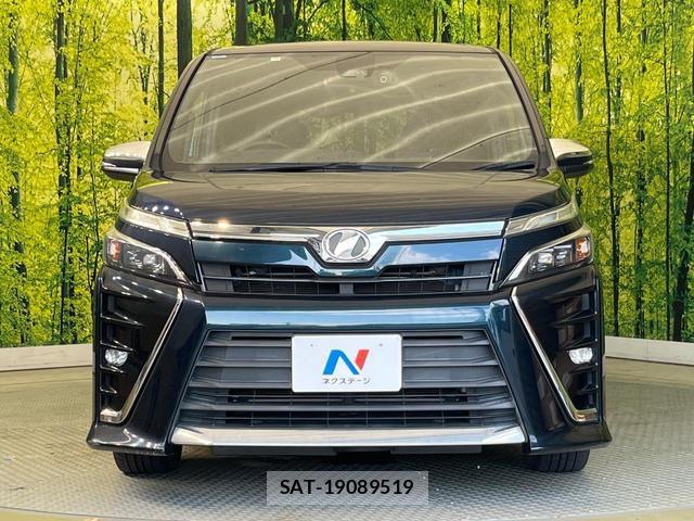 Toyota VOXY 2018-06 8362043-14