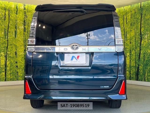 Toyota VOXY 2018-06 8362043-15
