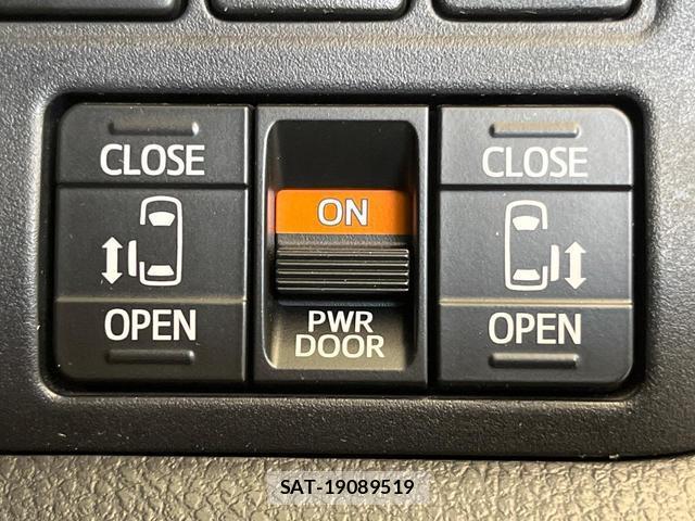 Toyota VOXY 2018-06 8362043-2