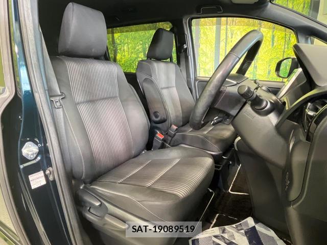 Toyota VOXY 2018-06 8362043-7
