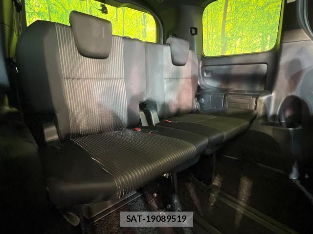 Toyota VOXY 2018-06 8362043-9