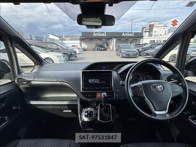 Toyota VOXY 2017-11 8362044-1