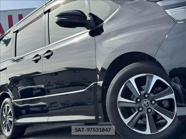 Toyota VOXY 2017-11 8362044-10