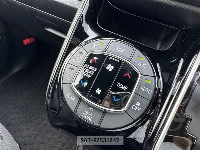 Toyota VOXY 2017-11 8362044-11