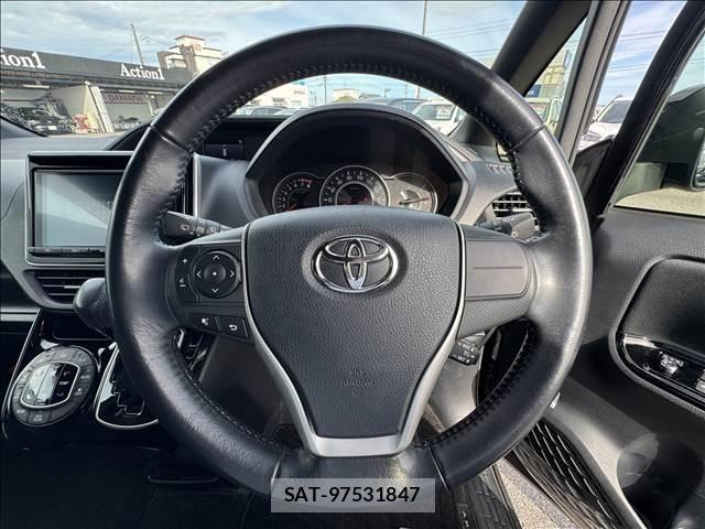 Toyota VOXY 2017-11 8362044-12
