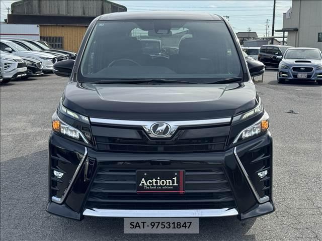 Toyota VOXY 2017-11 8362044-16