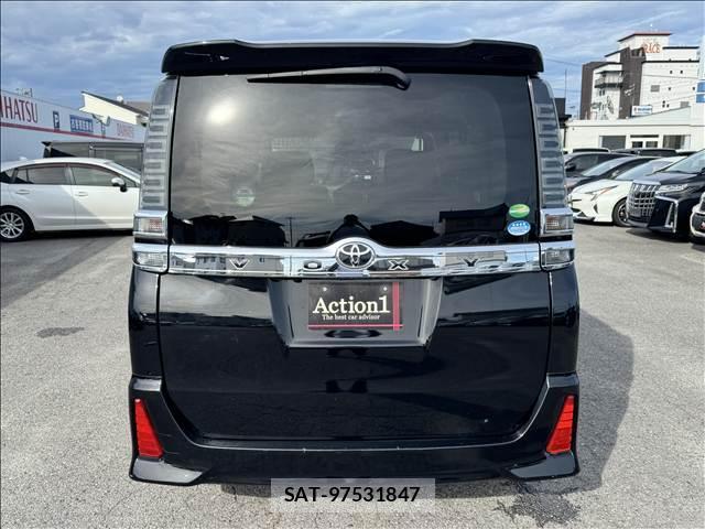Toyota VOXY 2017-11 8362044-18