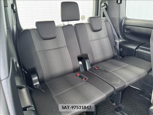 Toyota VOXY 2017-11 8362044-8