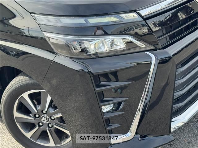 Toyota VOXY 2017-11 8362044-9