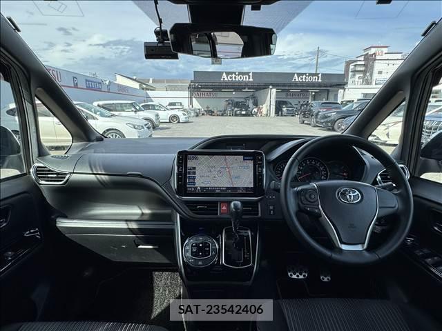 Toyota VOXY 2020-04 8362045-1