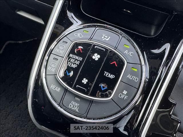 Toyota VOXY 2020-04 8362045-11