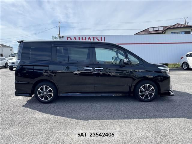 Toyota VOXY 2020-04 8362045-17