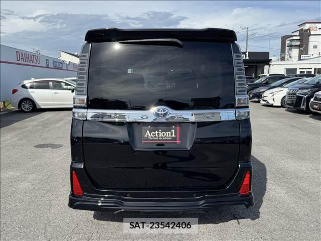 Toyota VOXY 2020-04 8362045-18