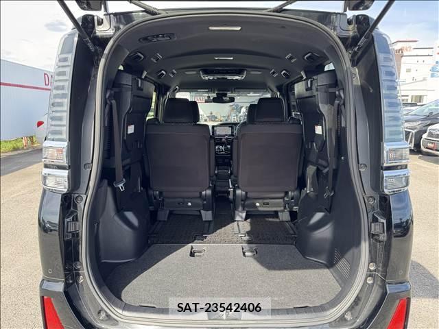 Toyota VOXY 2020-04 8362045-19